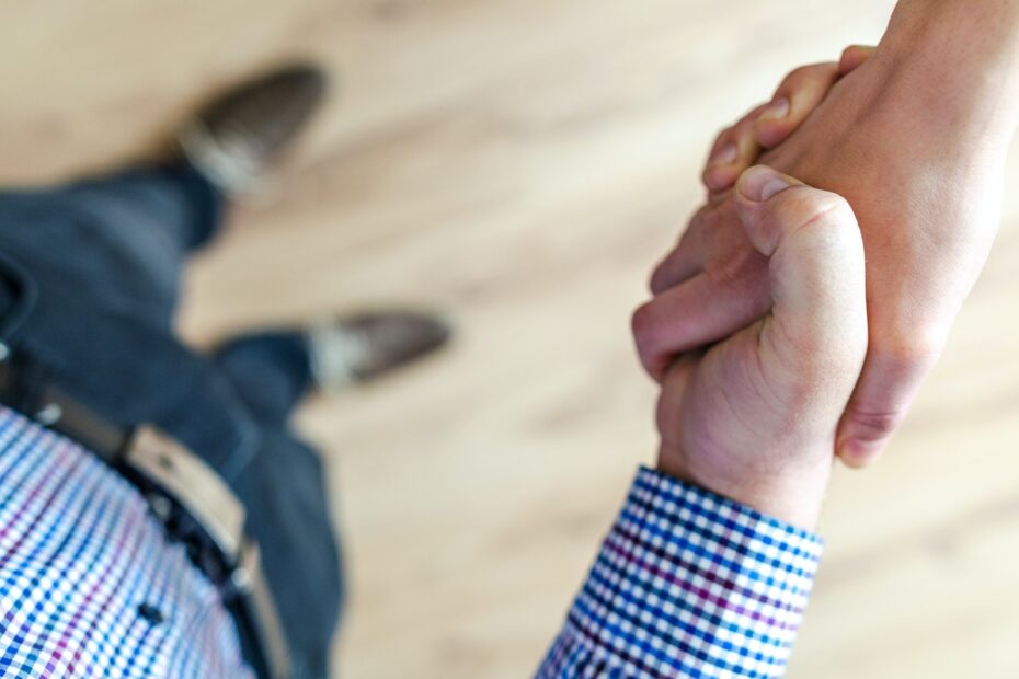 assure-wealth-management-shake-hands-4